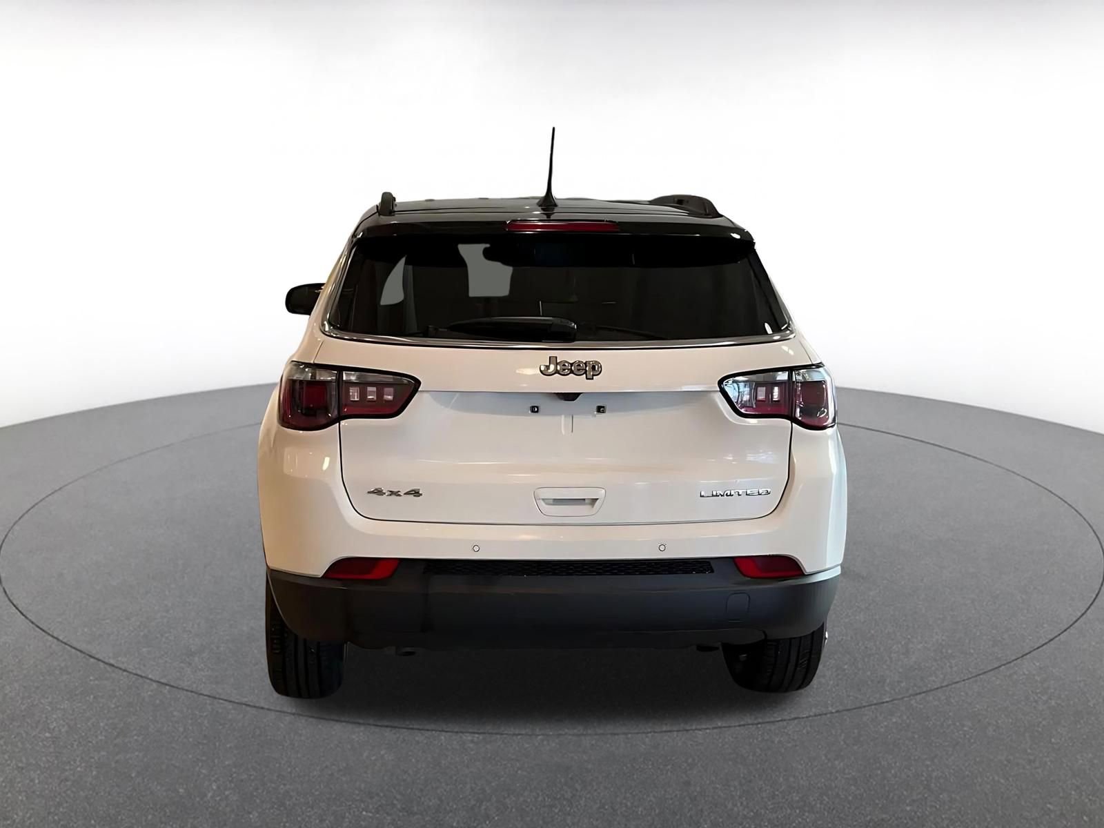 Used 2025 Jeep Compass Limited image 12