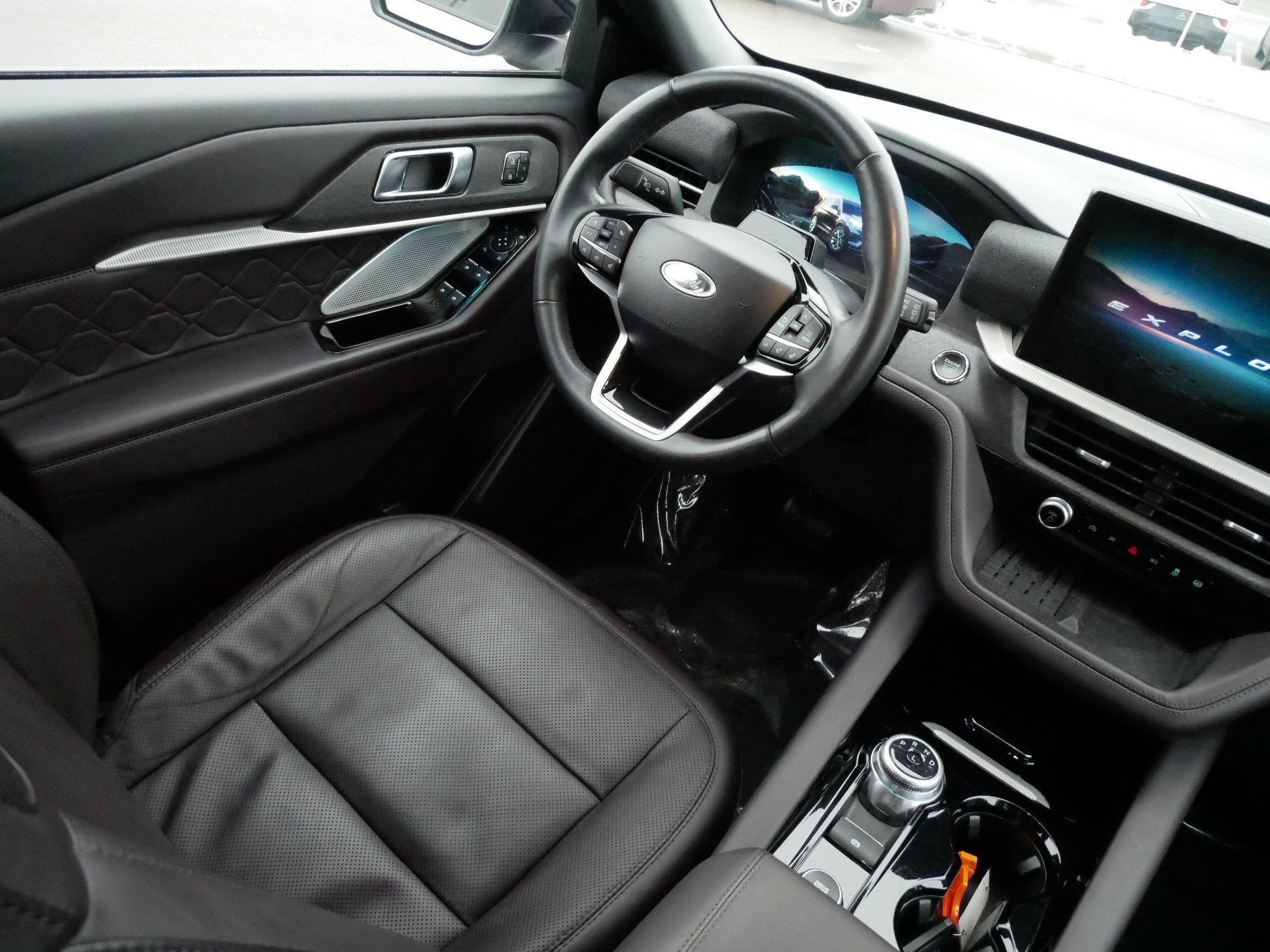 Used 2025 Ford Explorer Platinum w/ LUX Leather Package AWD/4WD image 9