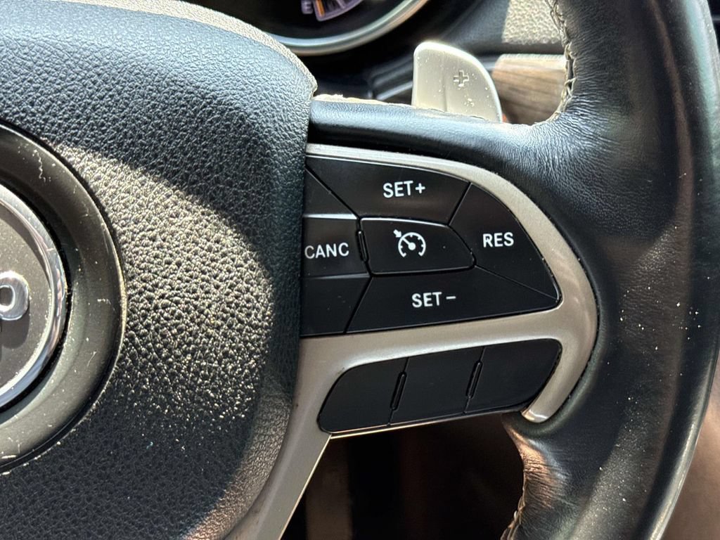 Used 2017 Jeep Grand Cherokee Overland AWD/4WD image 37