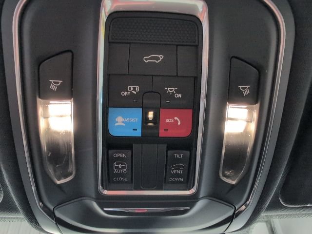 Used 2023 Jeep Grand Cherokee Altitude image 23