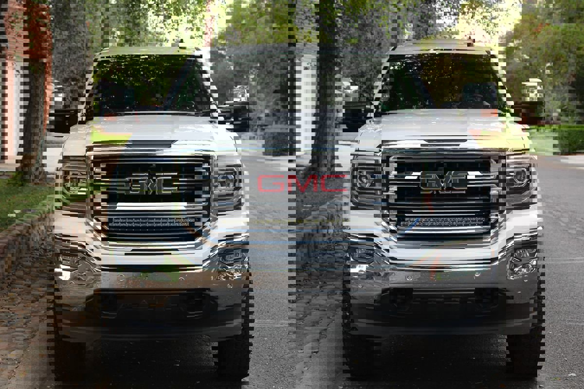 Used 2017 GMC Sierra 1500 SLT image 4