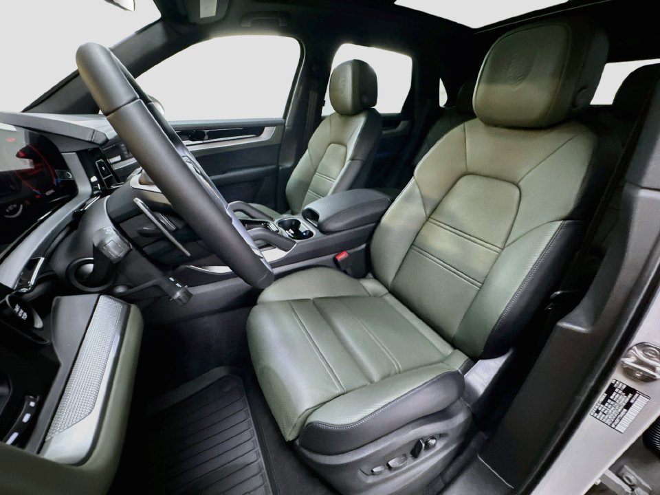 New 2026 Porsche Cayenne AWD/4WD image 5