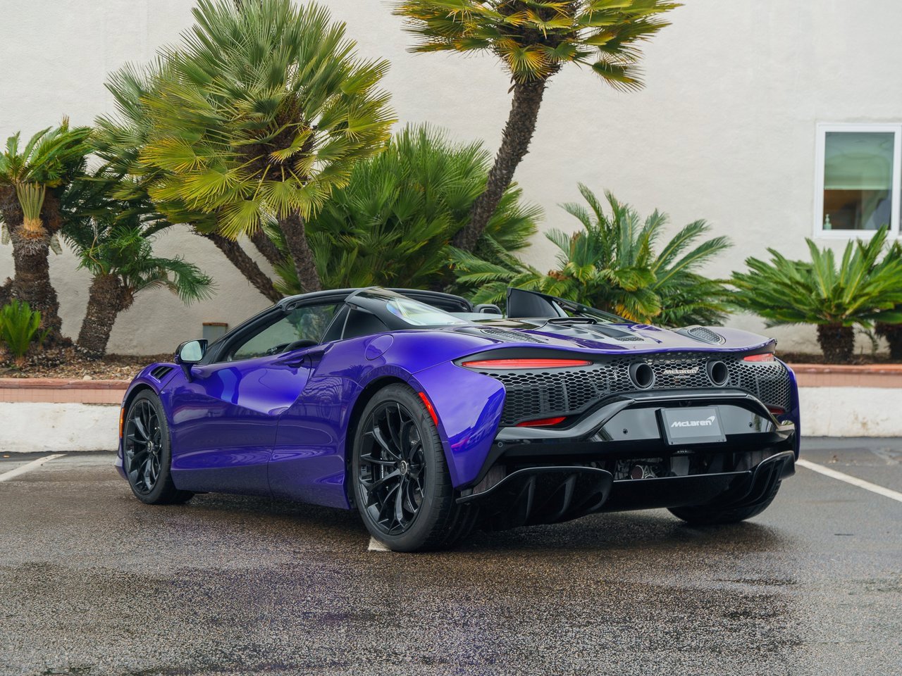 Used 2025 McLaren Artura Spider image 20