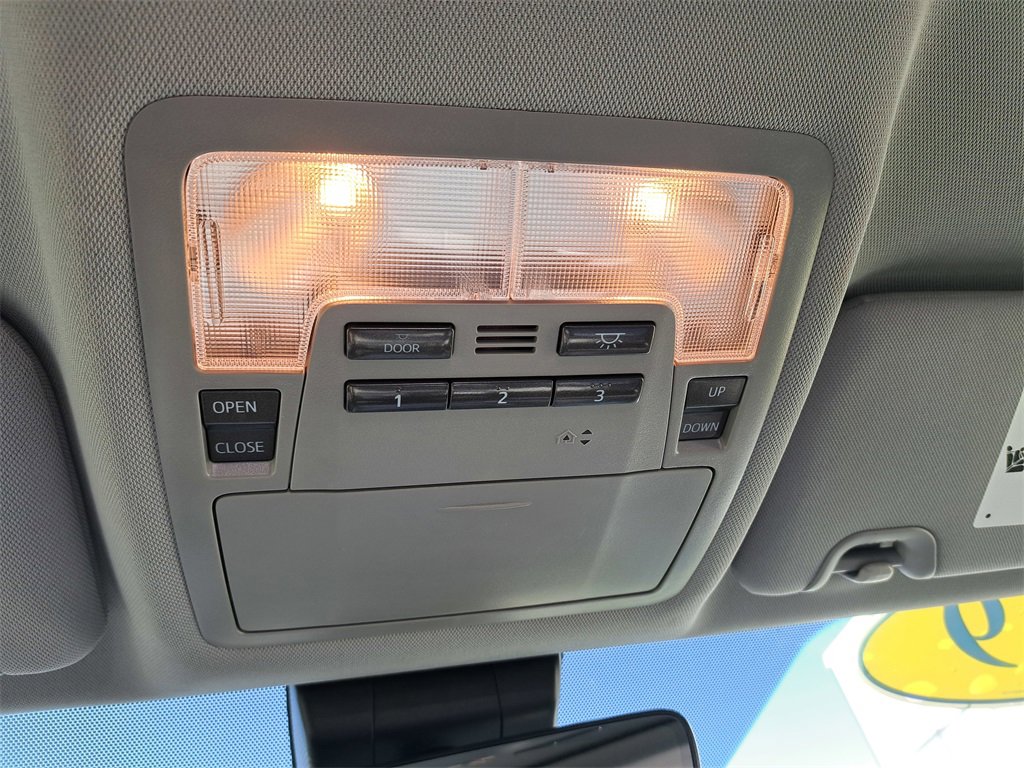 Used 2019 Toyota Highlander XLE image 17