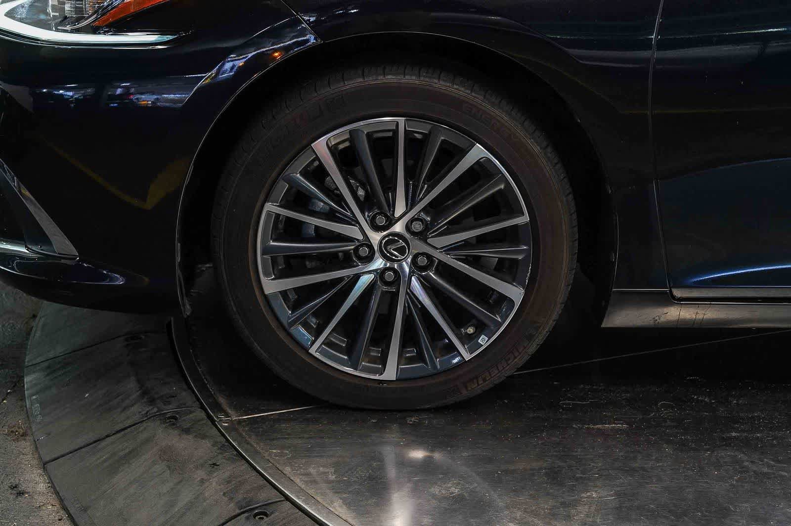 Used 2024 Lexus ES 350 w/ Premium Package FWD image 9