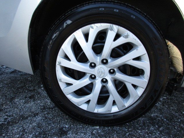 Used 2019 Toyota Corolla LE image 9