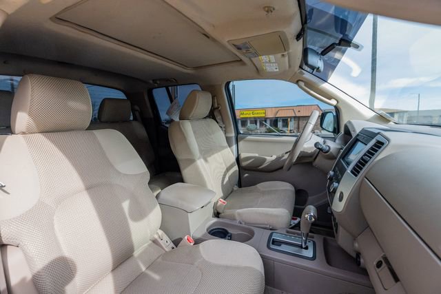 Used 2010 Nissan Frontier SE w/ Moonroof Pkg image 18