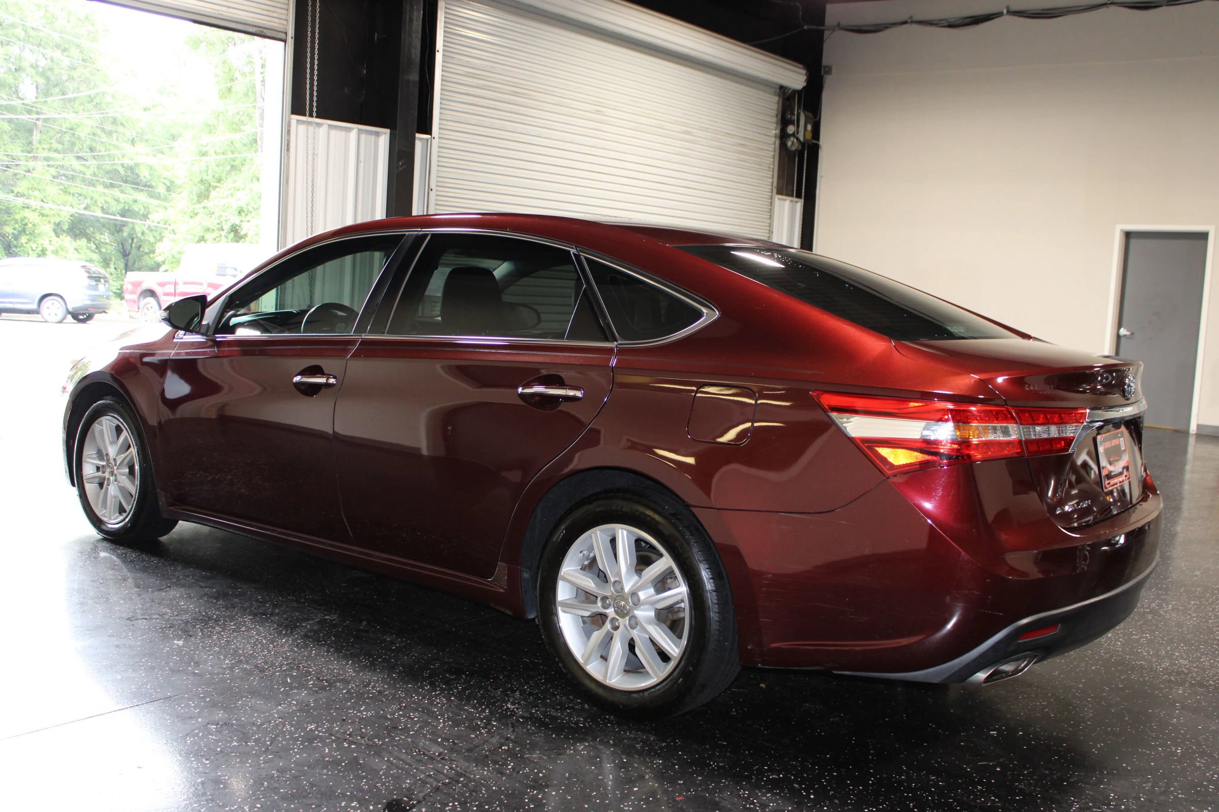 Used 2013 Toyota Avalon XLE FWD image 5