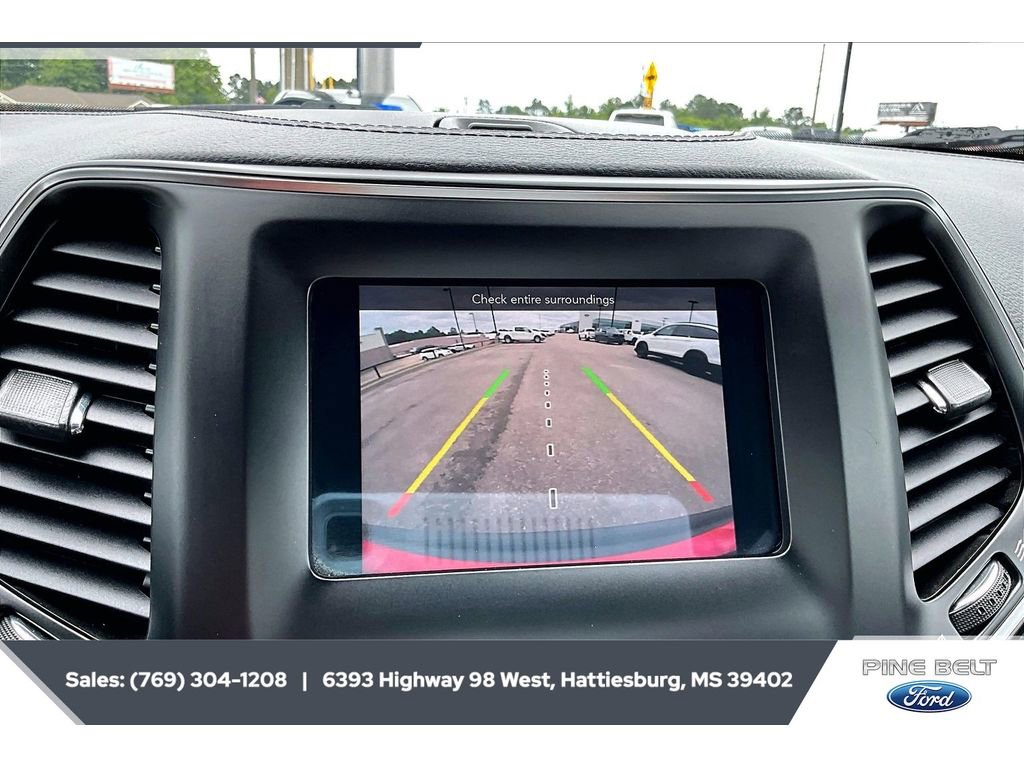 Used 2021 Jeep Cherokee Latitude Plus AWD/4WD image 15