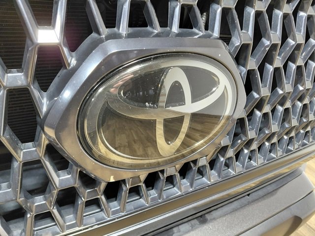 Used 2019 Toyota Tacoma TRD Off-Road image 11