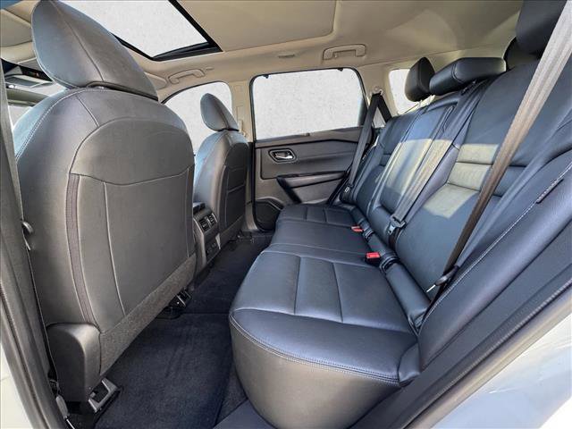 Used 2023 Nissan Rogue SL w/ SL Premium Package image 18