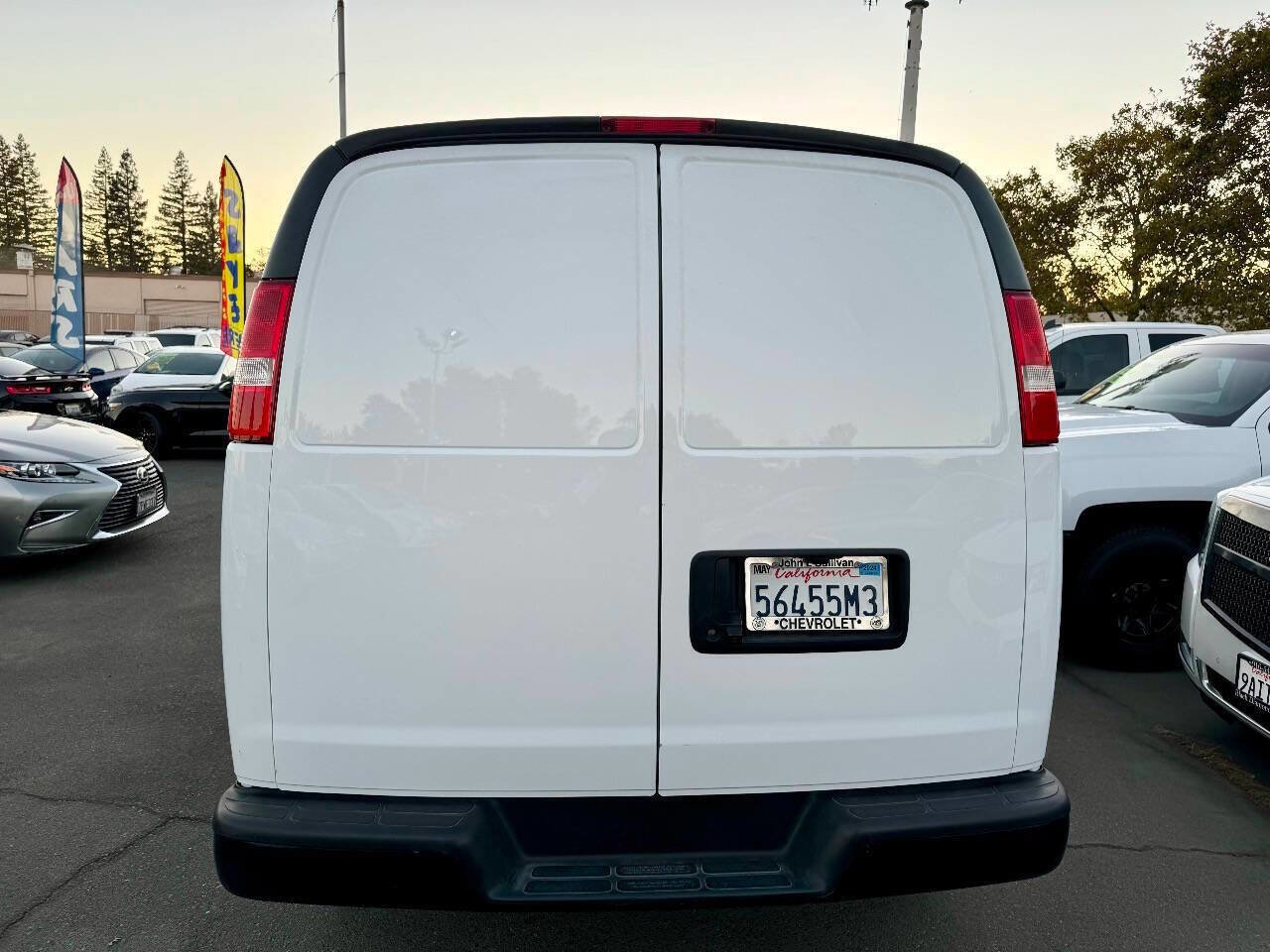 Used 2022 Chevrolet Express 3500 w/ Driver Convenience Package image 7