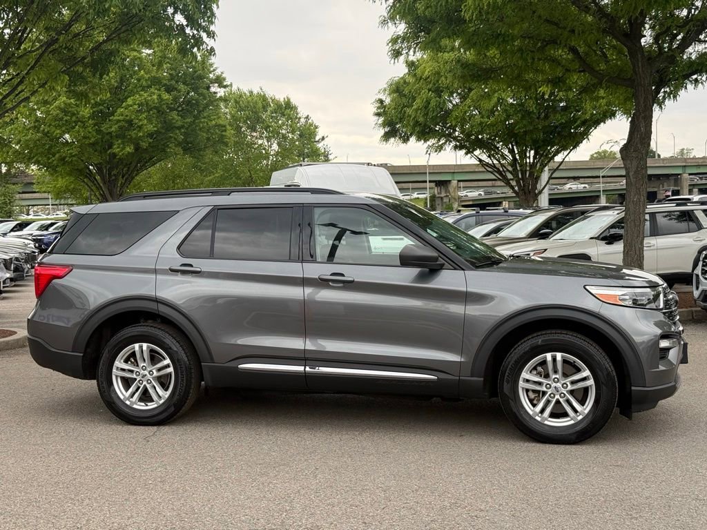 Used 2022 Ford Explorer XLT w/ Equipment Group 202A AWD/4WD image 5