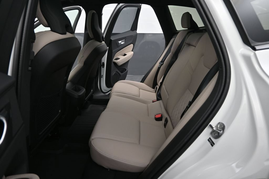 New 2026 Volvo XC60 B5 Plus w/ Climate Package PRO AWD/4WD image 13