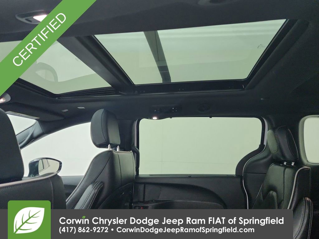 Certified 2025 Chrysler Pacifica Limited image 29
