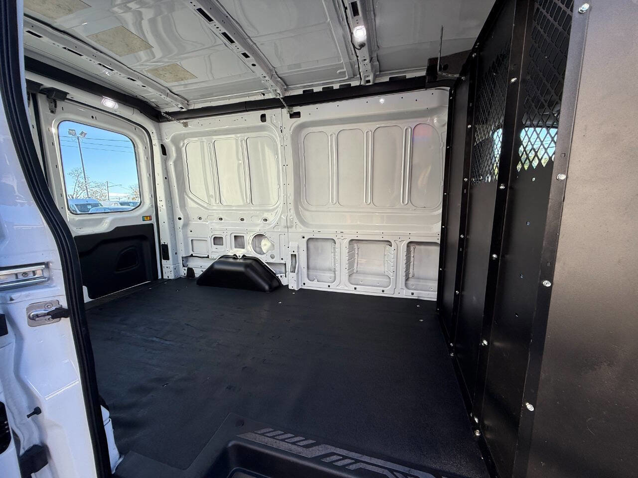 Used 2018 Ford Transit 250 130 Medium Roof image 27