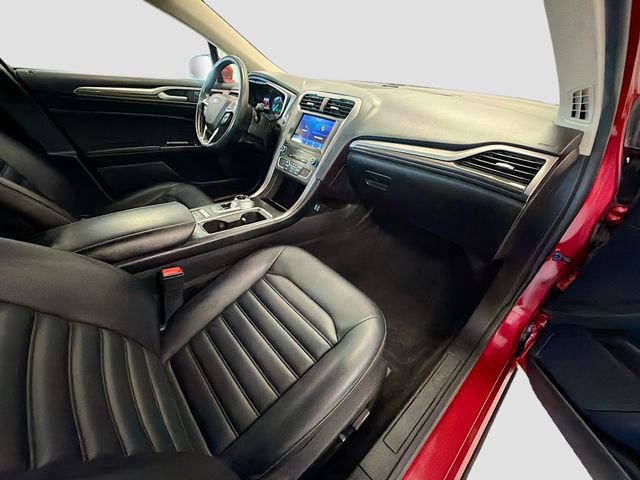 Used 2020 Ford Fusion SEL image 32