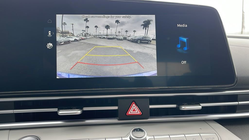 New 2025 Hyundai Elantra Limited image 21