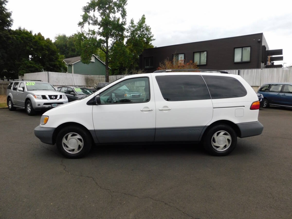 Used 2000 Toyota Sienna LE w/ LE Extra Value Pkg FWD image 19