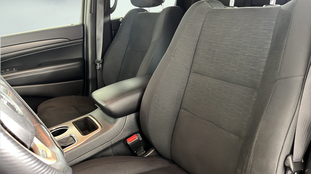 Used 2017 Jeep Grand Cherokee Laredo AWD/4WD image 37