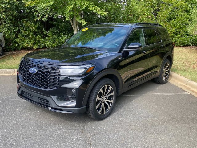 Used 2025 Ford Explorer ST-Line AWD/4WD image 3