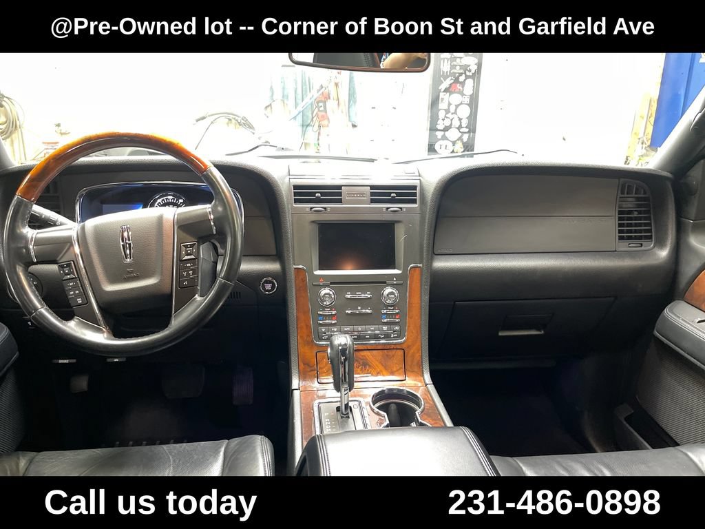 Used 2015 Lincoln Navigator 4WD image 18
