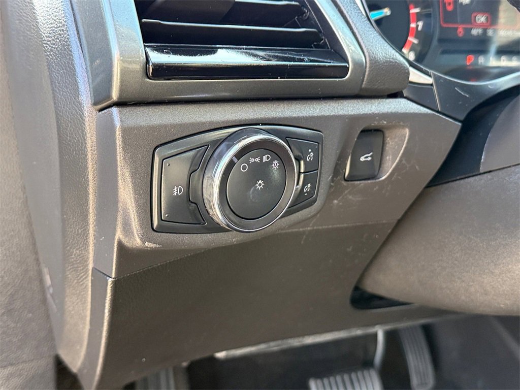 Used 2015 Ford Fusion SE w/ Equipment Group 201A image 19