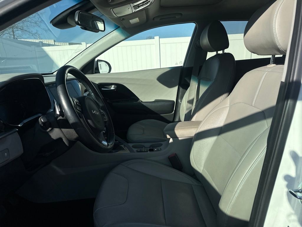 Used 2022 Kia Niro EX Premium image 10