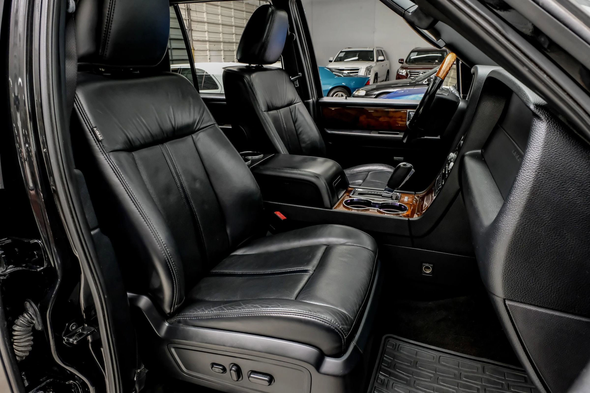 Used 2015 Lincoln Navigator 2WD image 35