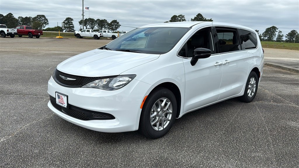 New 2026 Chrysler Voyager LX image 4