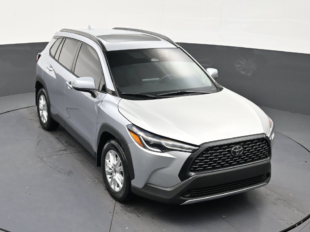 Used 2024 Toyota Corolla Cross LE w/ Moonroof Package FWD image 17