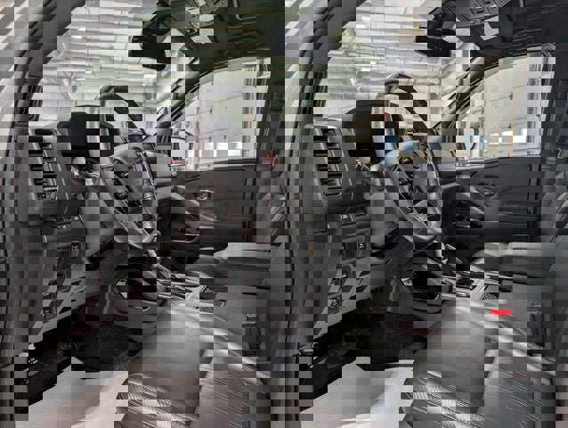 Used 2022 Nissan Frontier PRO-4X w/ Pro-4X Premium Package image 15