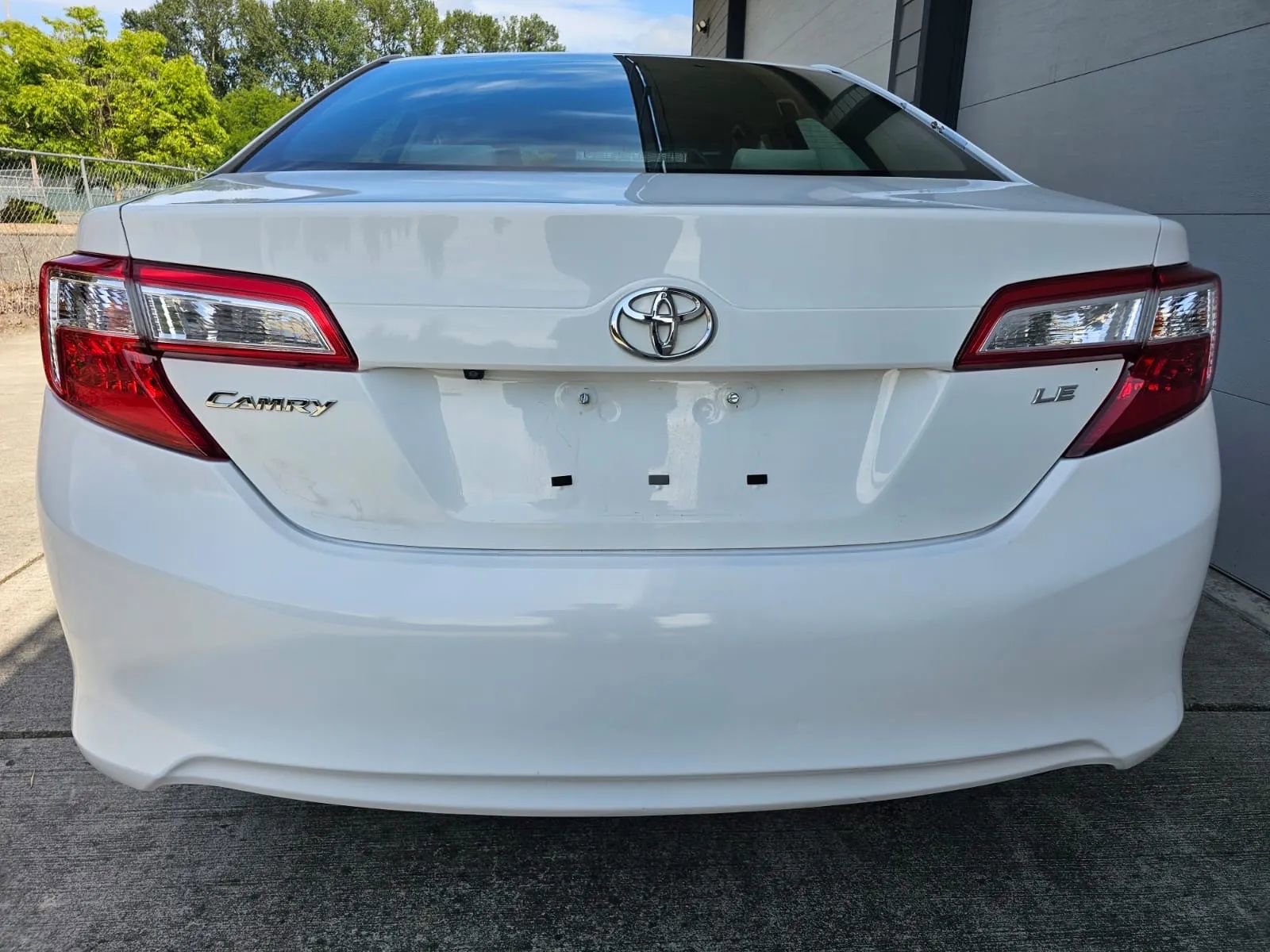 Used 2014 Toyota Camry LE image 4