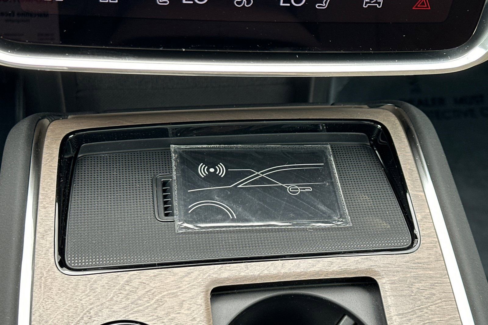 New 2025 Volvo EX90 Plus AWD/4WD image 25
