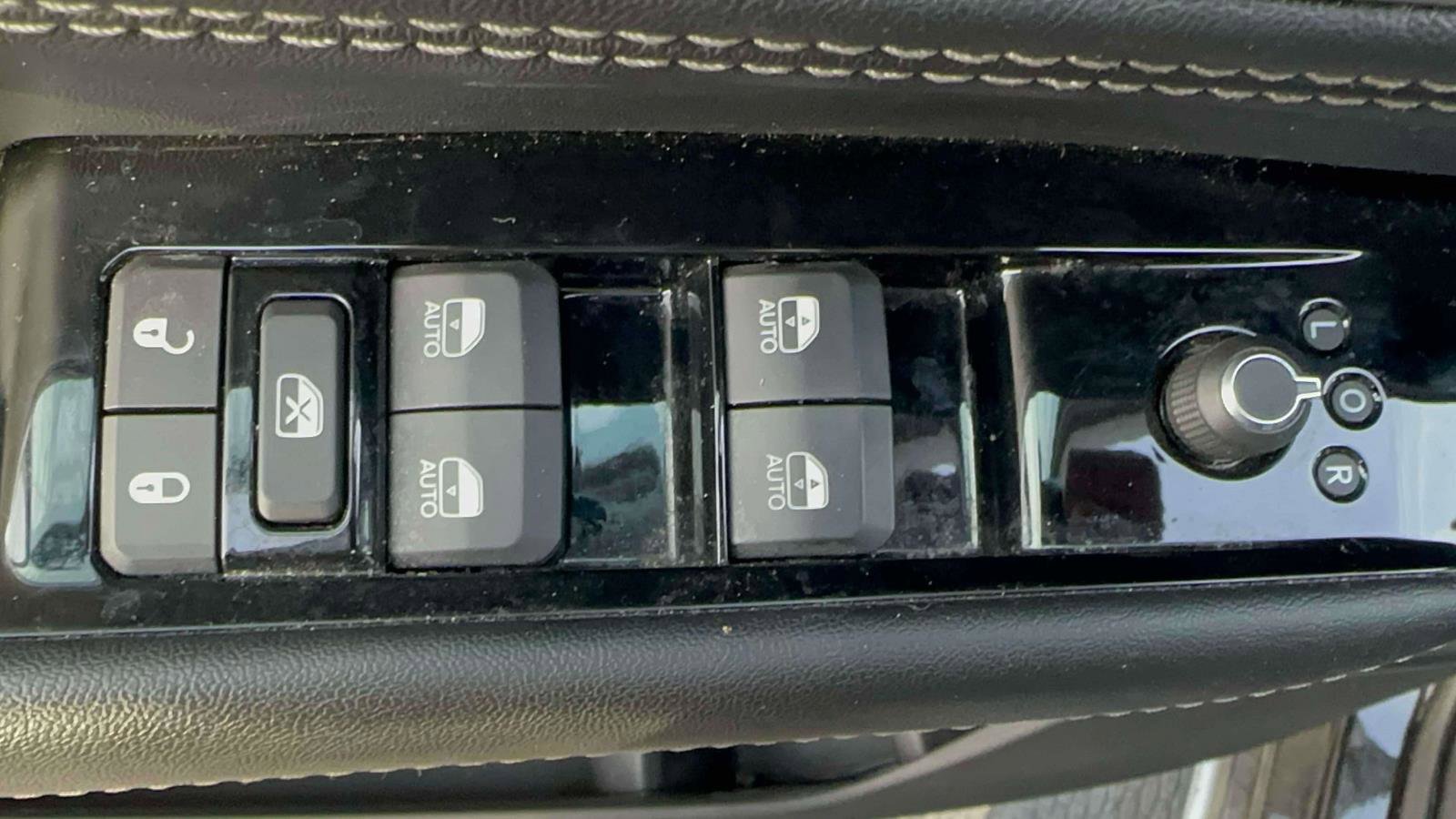 Used 2024 Jeep Wagoneer 4WD w/ Premium Group I image 14