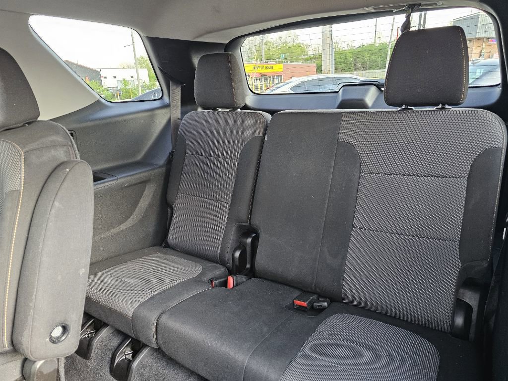 Used 2019 Chevrolet Traverse LT FWD image 27