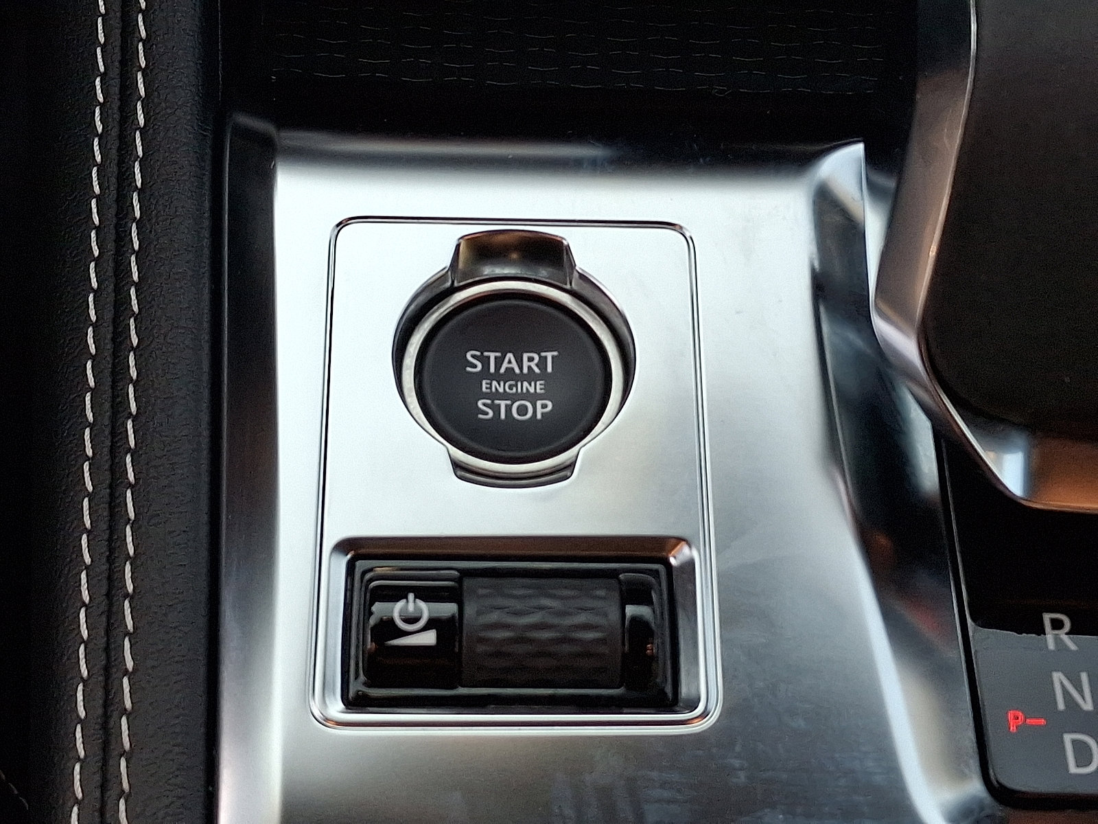 Certified 2025 Jaguar F-PACE R-Dynamic S image 23