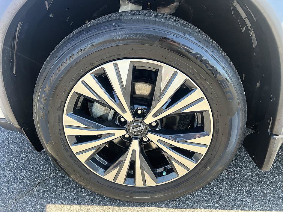 Certified 2023 Nissan Rogue SV w/ SV Premium B Package FWD image 9