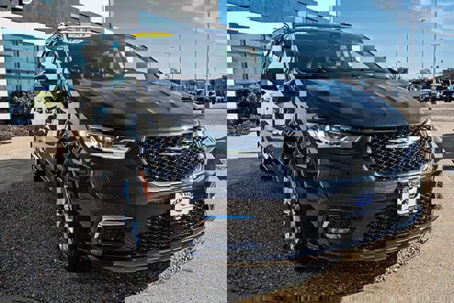 Used 2021 Chrysler Pacifica Touring-L w/ Uconnect Theater Family Group image 7