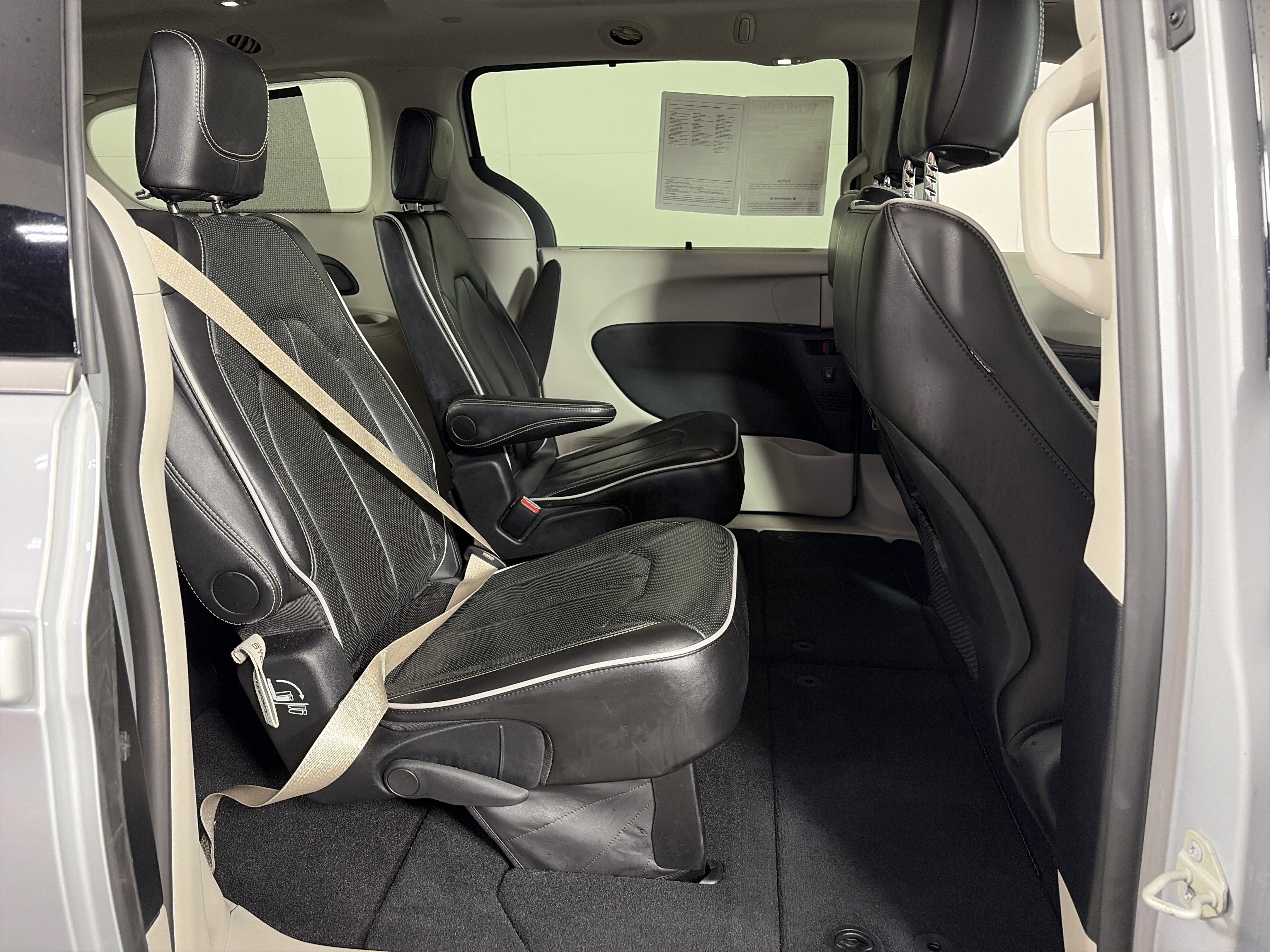 Used 2024 Chrysler Pacifica Limited image 42