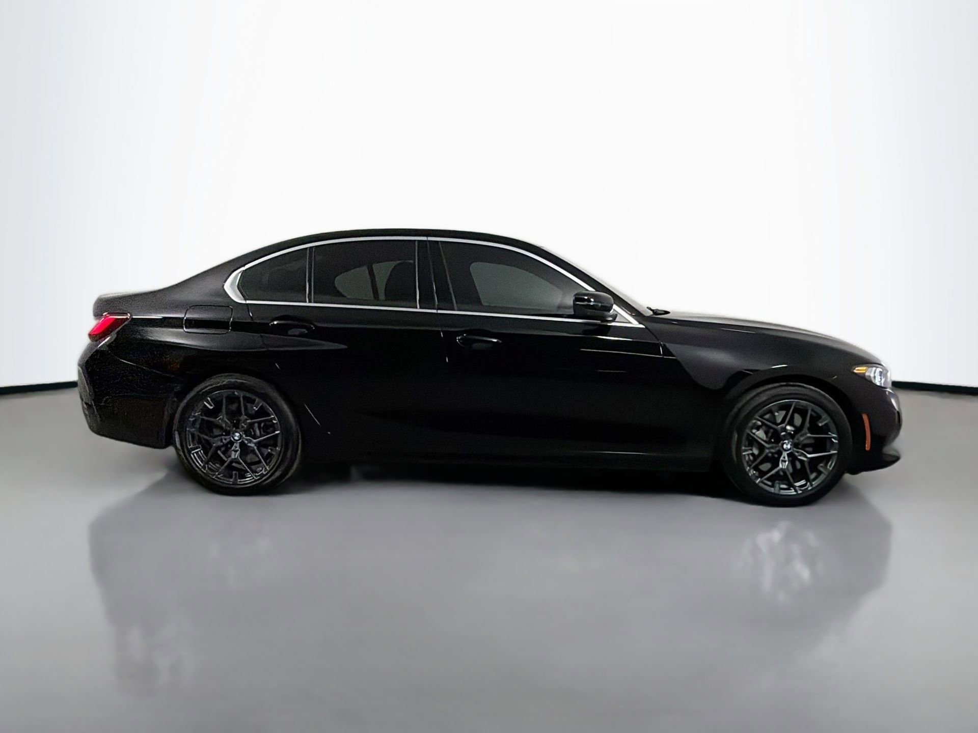 Certified 2025 BMW 330i Sedan w/ Convenience Package image 5