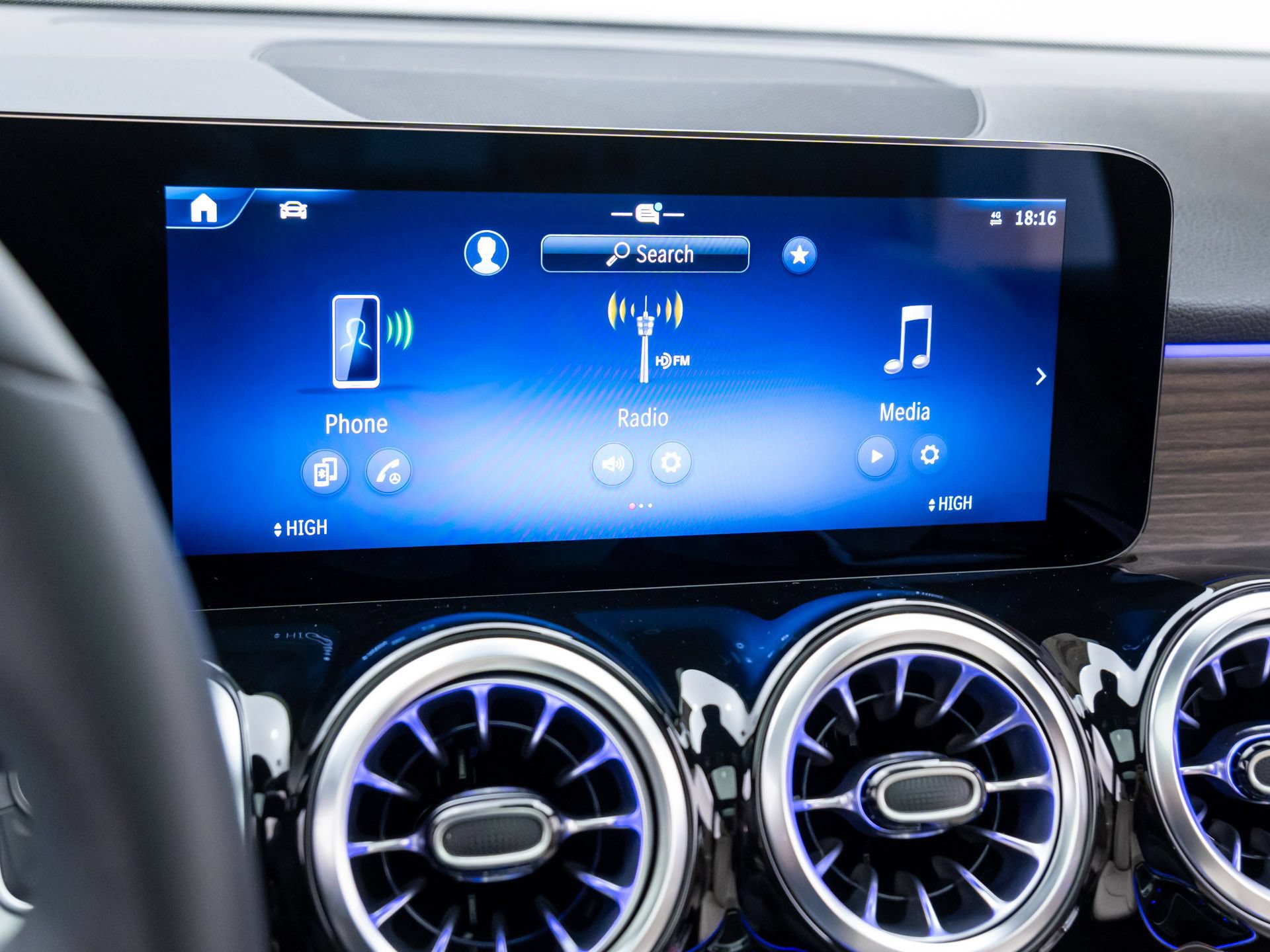 New 2026 Mercedes-Benz GLB 250 4MATIC image 24