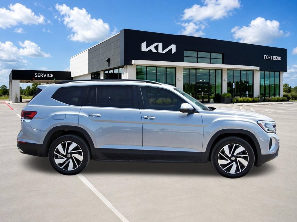 Used 2025 Volkswagen Atlas SE FWD image 4