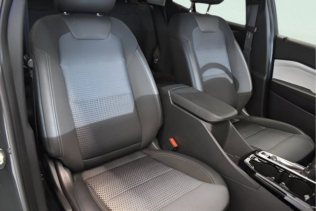Used 2025 Chevrolet Trax LT FWD image 6
