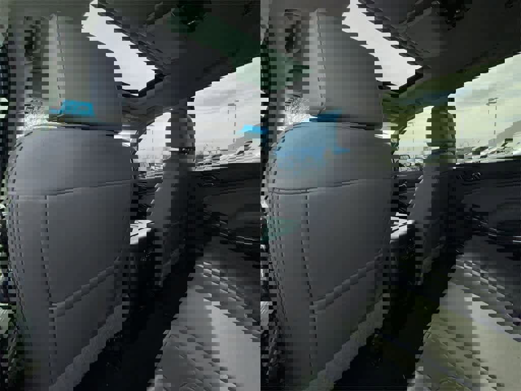 Used 2018 Chevrolet Suburban LT image 11