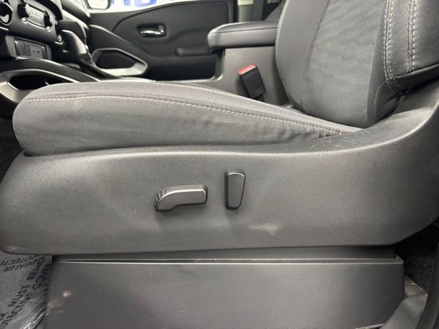 Used 2023 Nissan Frontier SV image 7