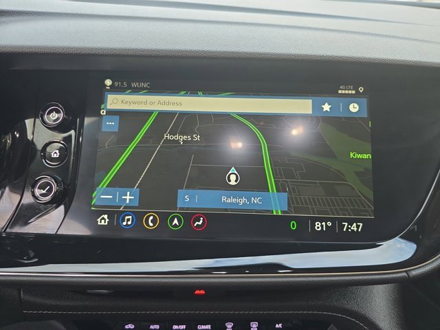 Used 2023 Buick Envision Avenir image 24