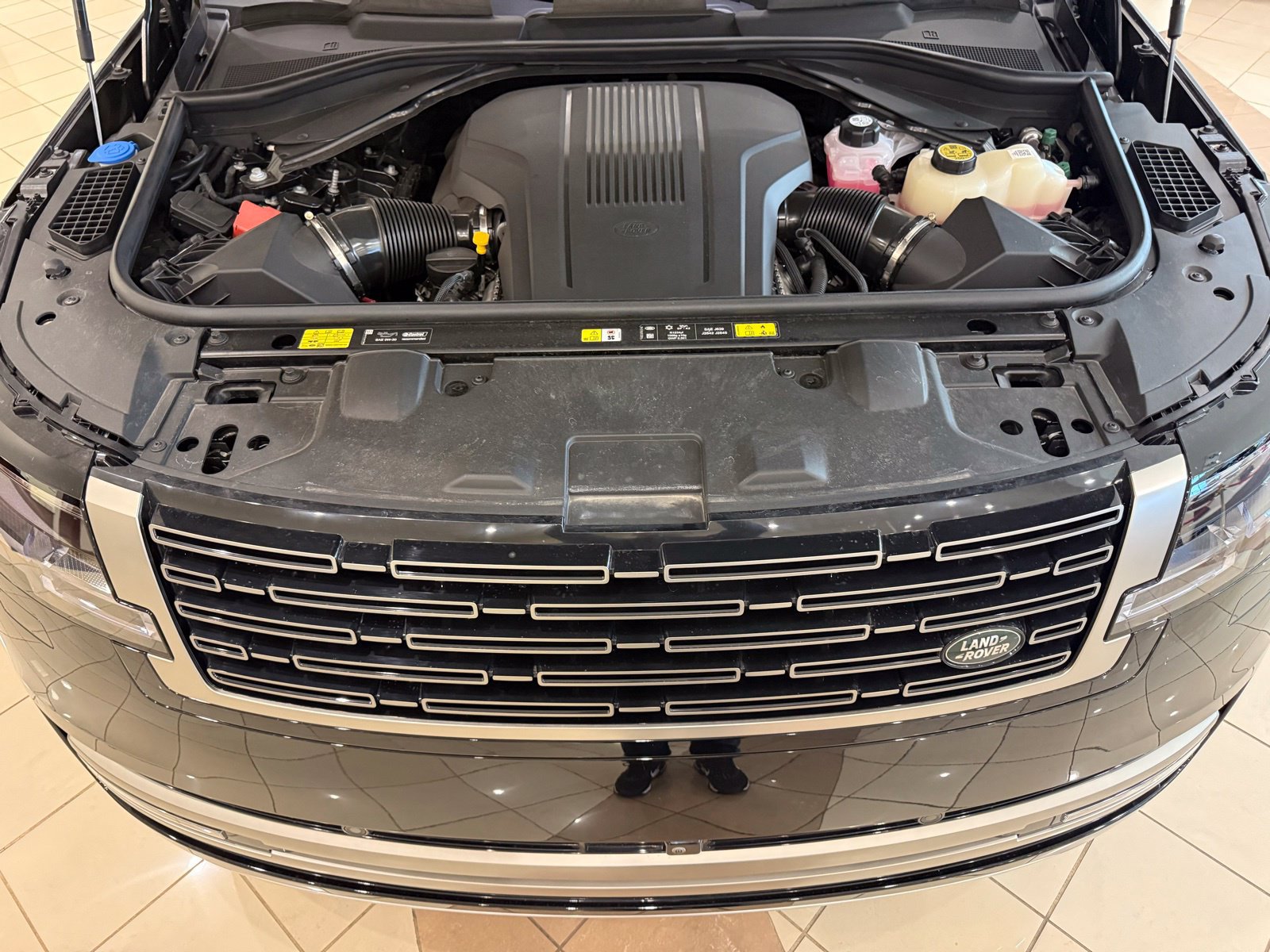 New 2025 Land Rover Range Rover Long Wheelbase SE AWD/4WD image 42