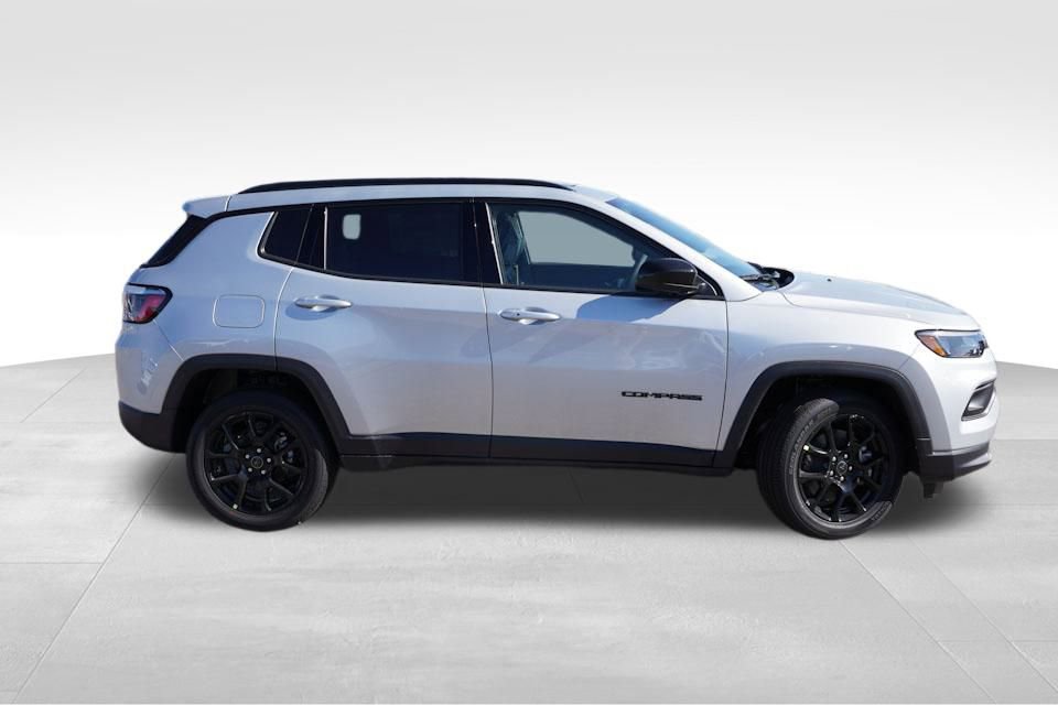 New 2025 Jeep Compass Latitude w/ Sun & Sound Group image 2