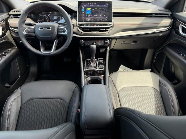 Used 2024 Jeep Compass Trailhawk image 11